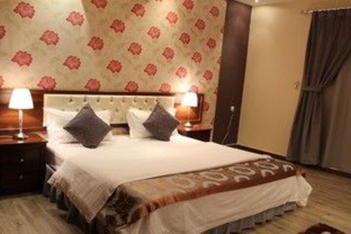 Room 13 of 82