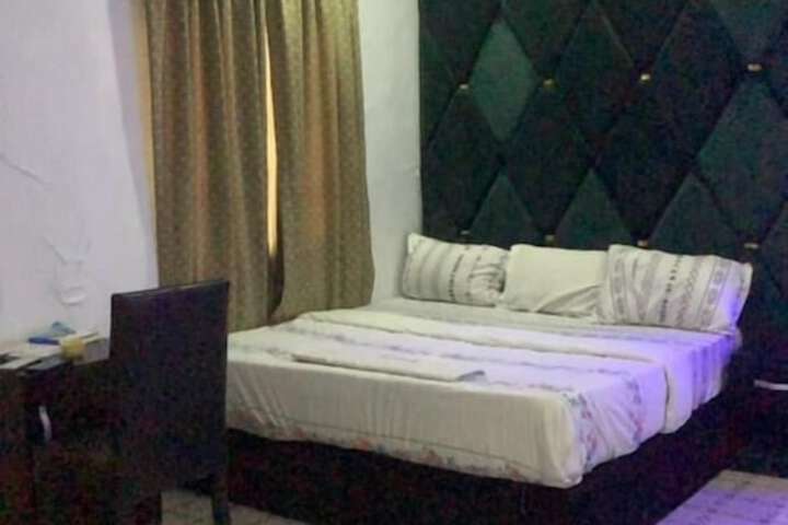 Room 11 of 15