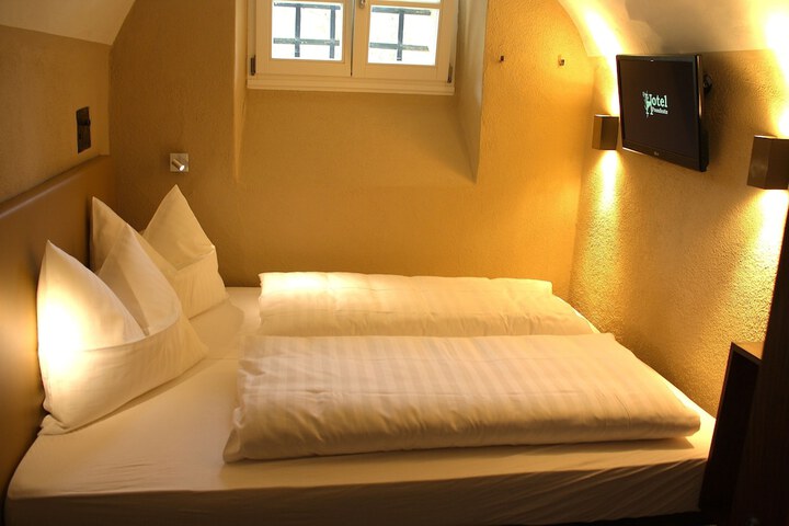 Room 19 of 36