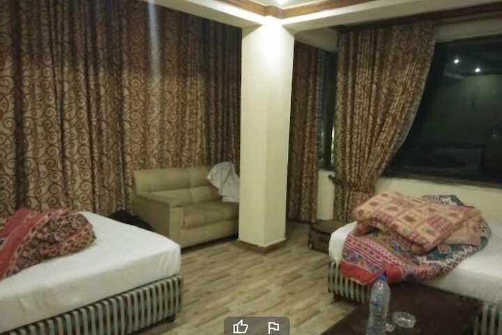 Room 14 of 16