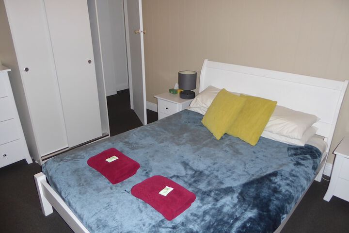 Room 11 of 40