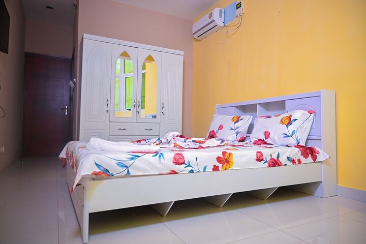 Room 6 of 13