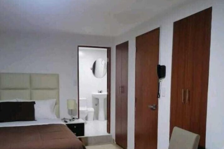 Room 10 of 24