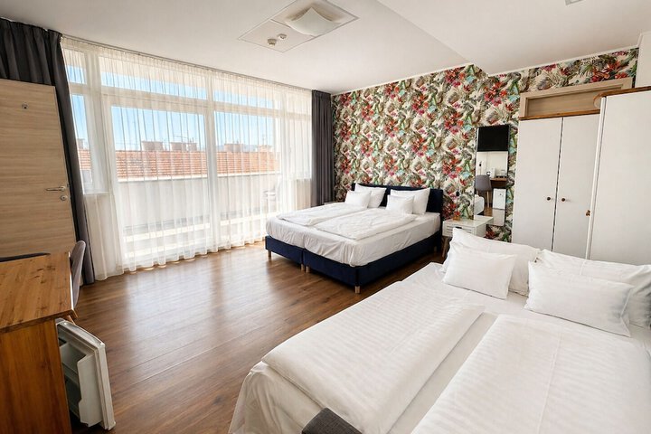 Room 47 of 118