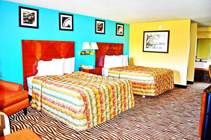 Double Deluxe King Bed (4 of 8)