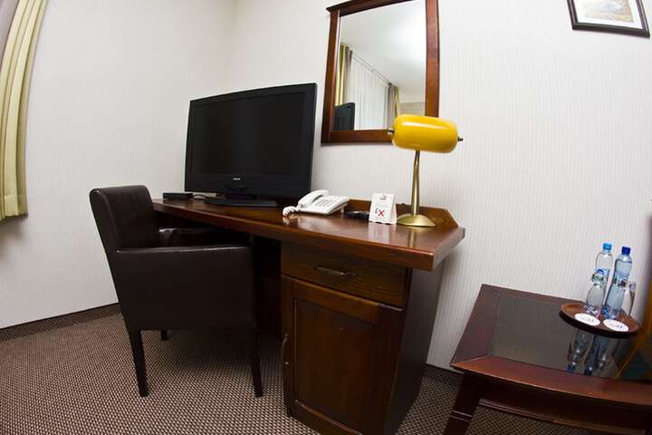 Room 11 of 37