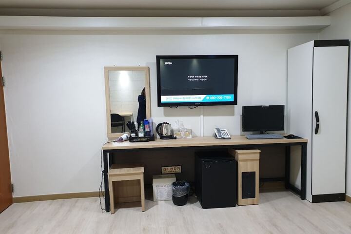 Room 15 of 25