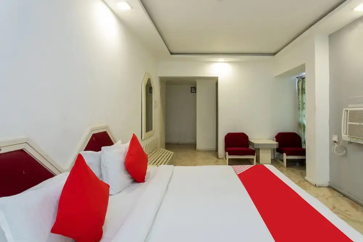 Room 4 of 17