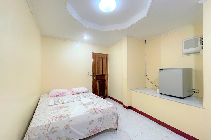 Room 9 of 28