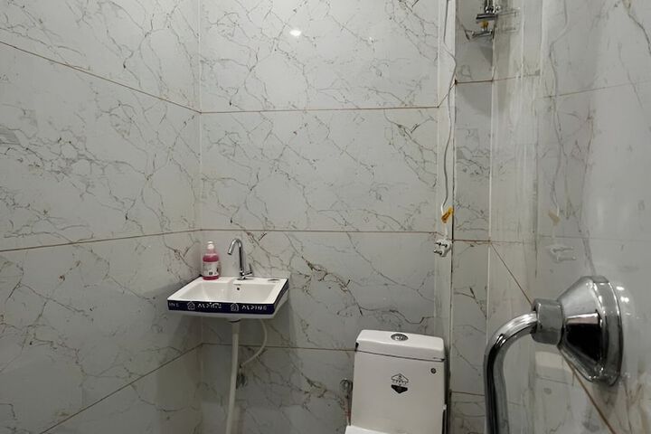 Room 7 of 11