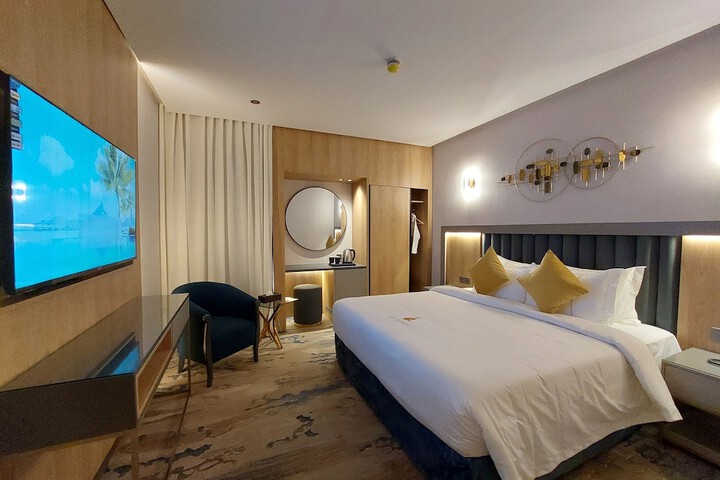 Room 12 of 36