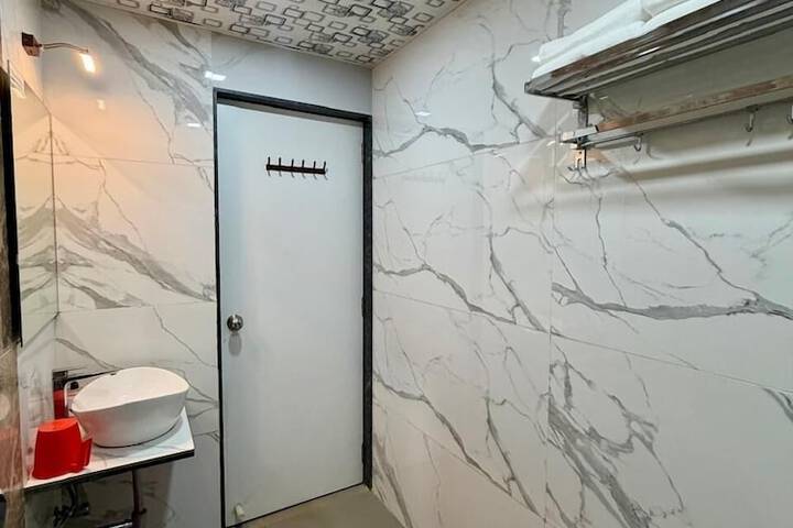 Room 9 of 19