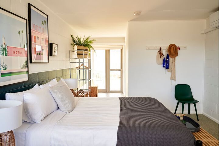Room 9 of 34