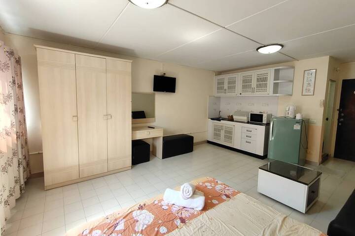 Room 4 of 16