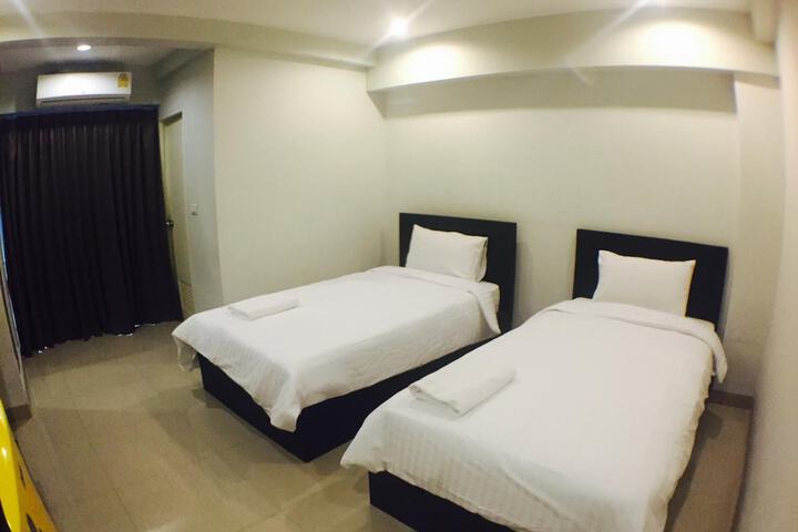 Room 13 of 42