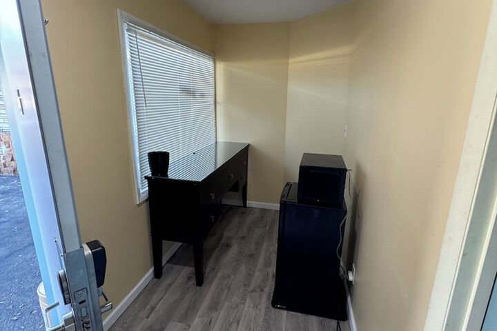 Room 4 of 10