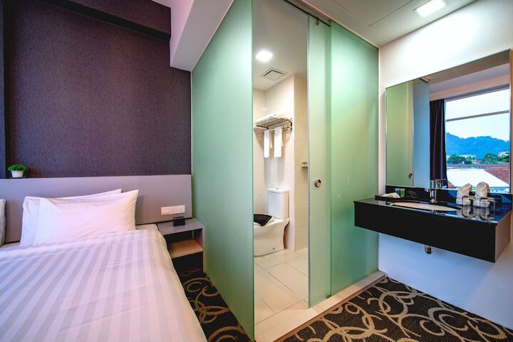Room 15 of 34