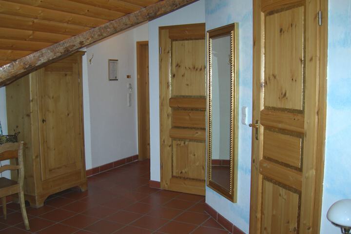 Room 33 of 283