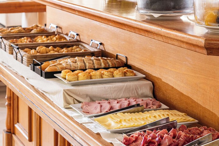 Breakfast/Coffee Service 102 of 139