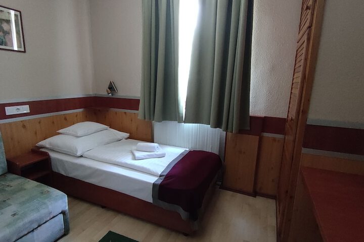 Room 15 of 41