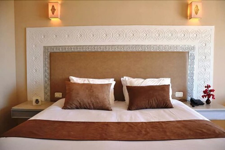 Room 10 of 27
