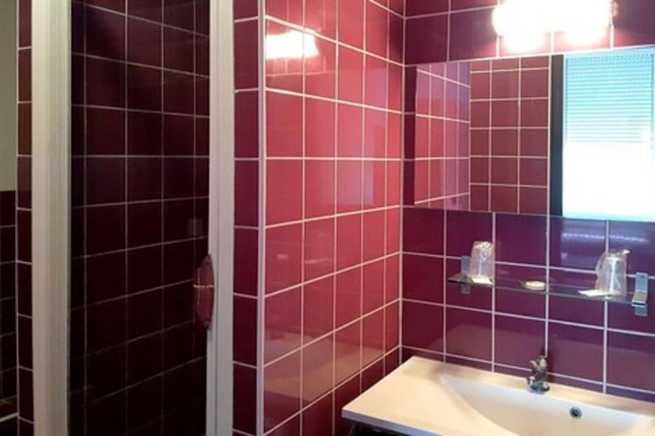 Room 12 of 28