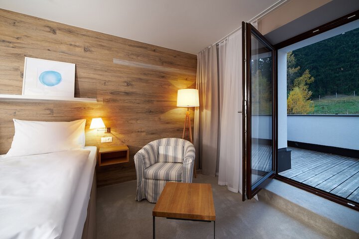 Room 18 of 115
