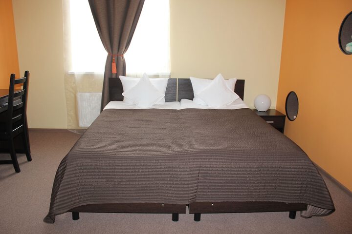 Room 14 of 16
