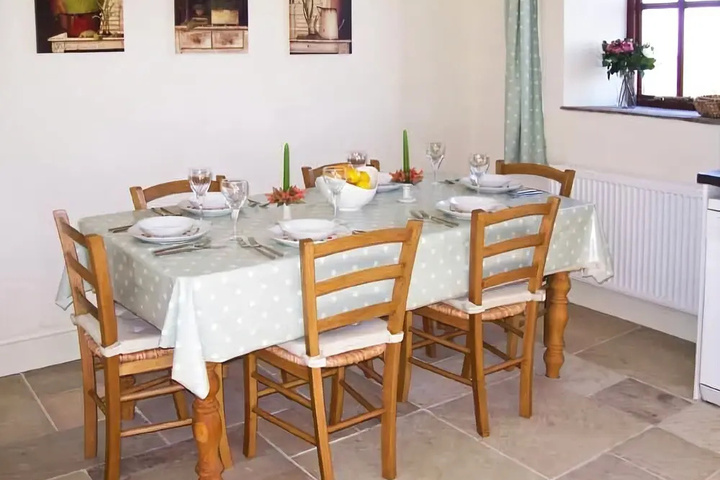 Dining 8 of 10