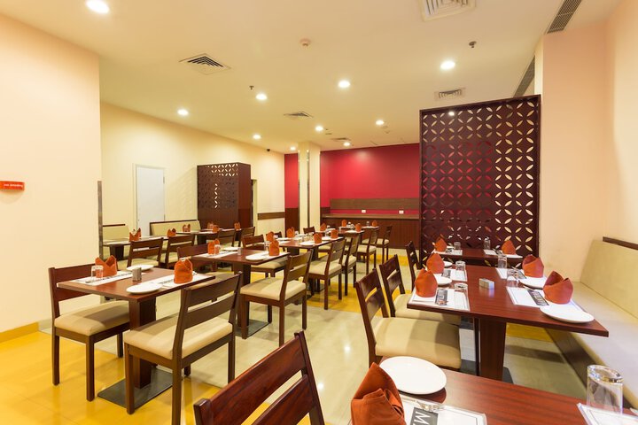 Dining 37 of 52