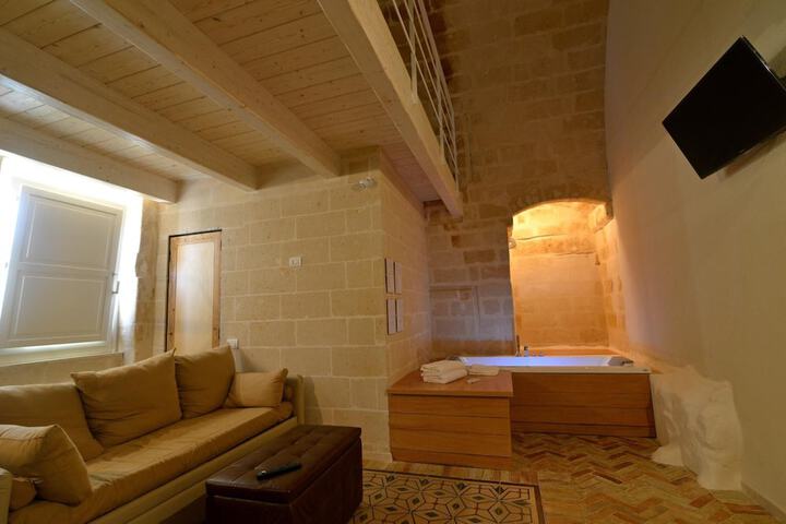 Room 12 of 25