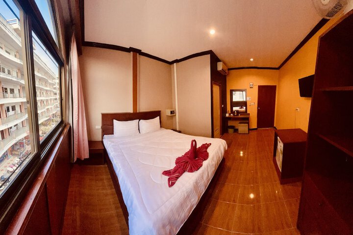 Room 10 of 34
