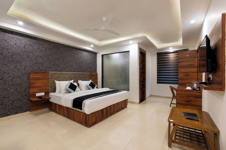 Room 11 of 21