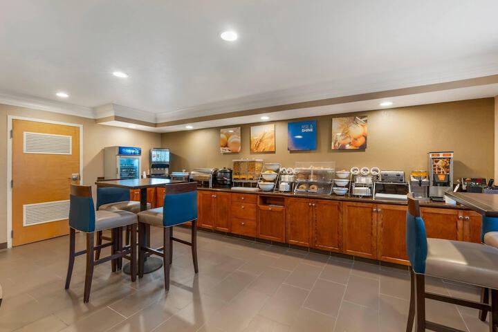 Breakfast area
