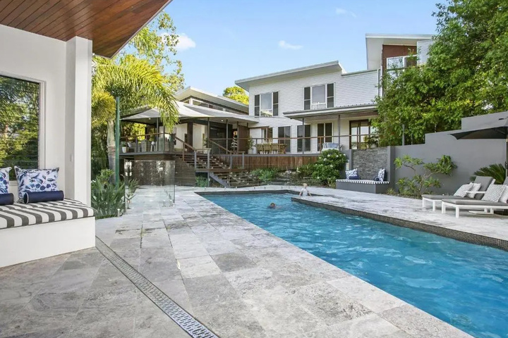 Pool 11 of 15