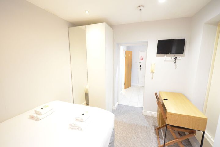 Room 113 of 371