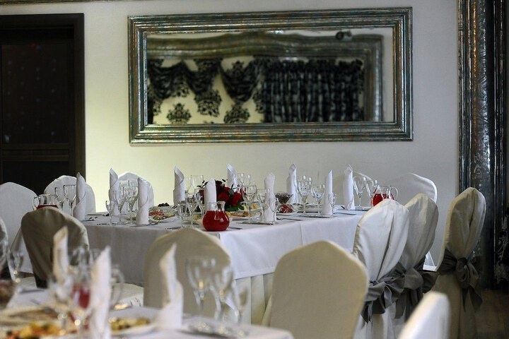 Ballroom/Hall 53 of 71