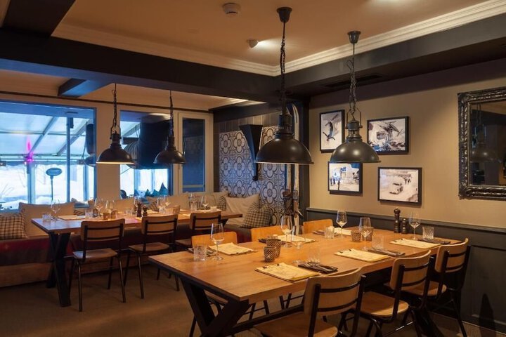 Dining 3 of 4