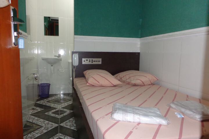 Room 4 of 52
