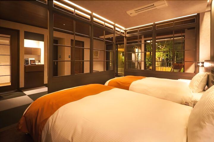 Room 3 of 75