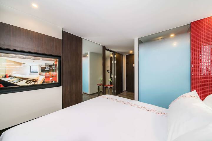 Room 16 of 64