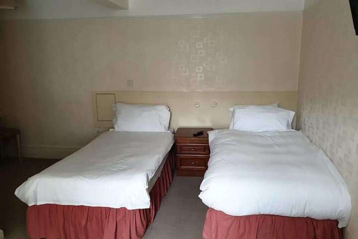 THE WHITE HART HOTEL
