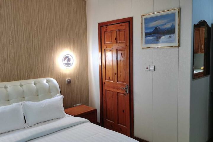 Room 33 of 87