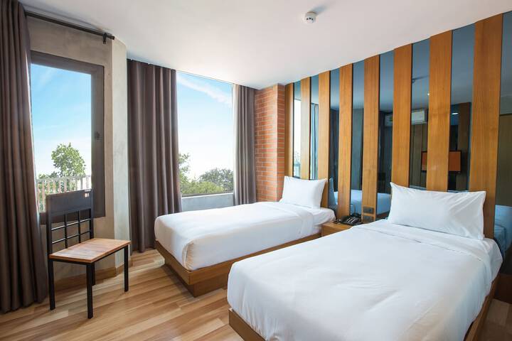 Room 5 of 33