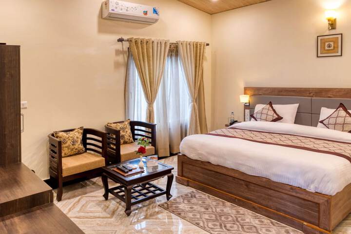 Room 7 of 32
