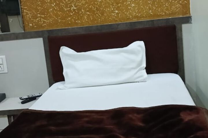 Room 18 of 37