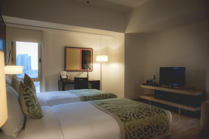 Room 15 of 48
