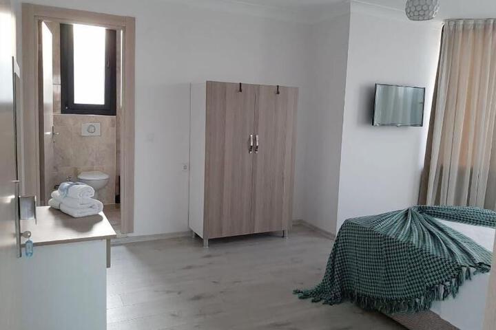 Room 15 of 27