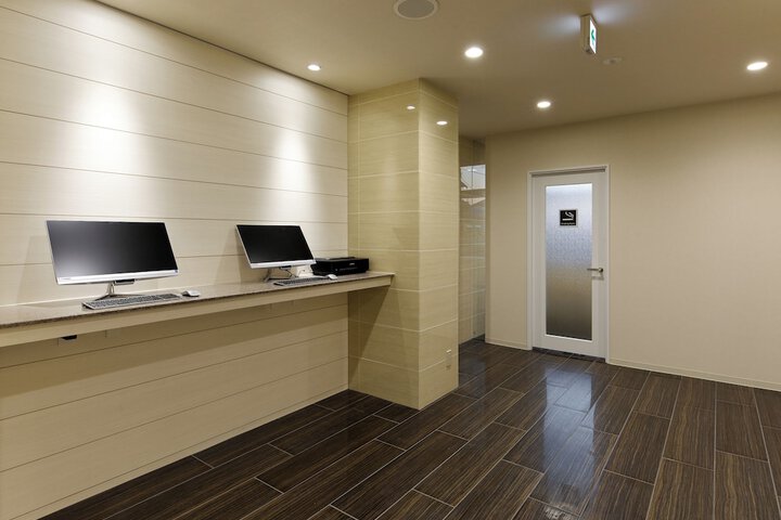 Business Center 42 of 46