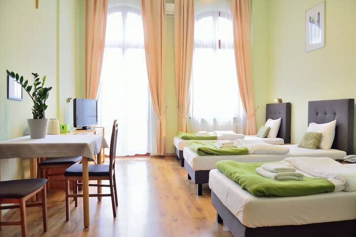 Room 32 of 59
